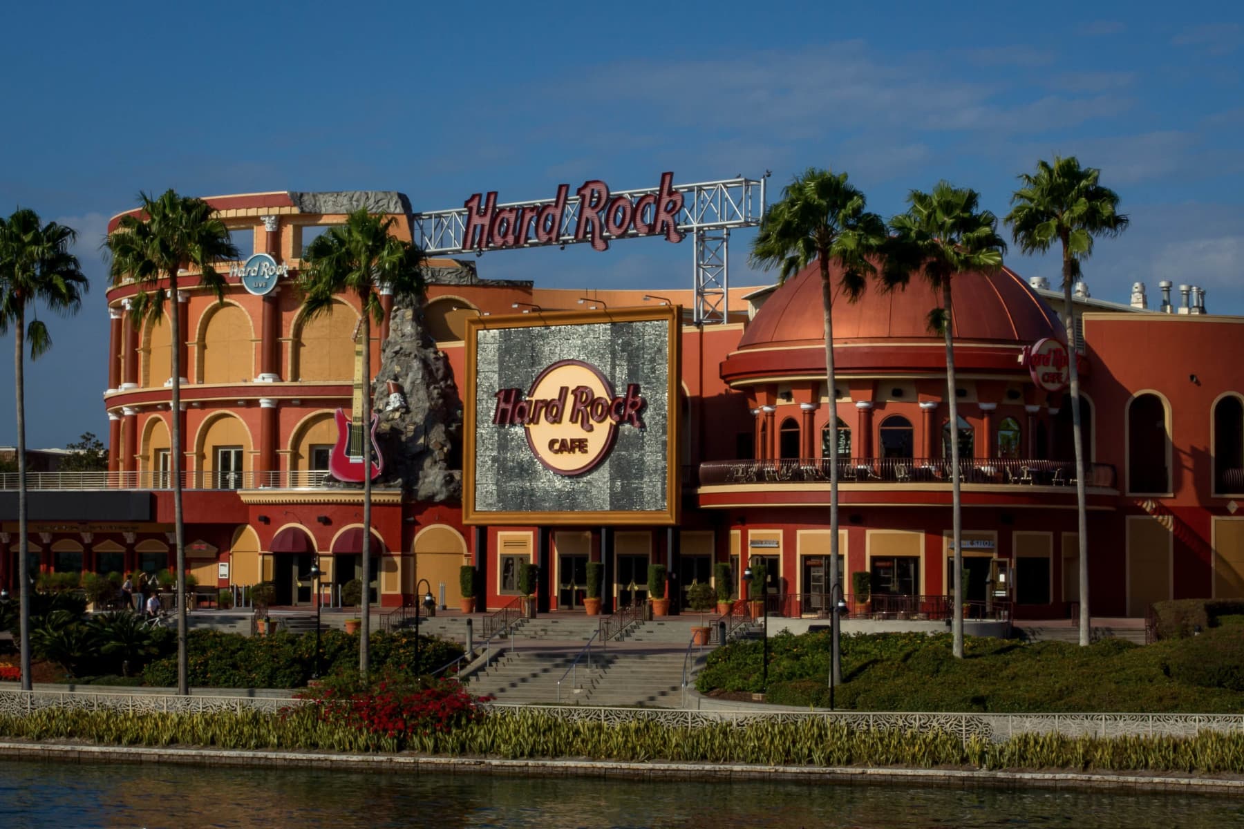 kissimmee-HRC-Orlando_Exterior_6278_E583A5E5-7B4E-4050-888BCC56D78A95E2_f593fd61-be8e-48b0-a050c7d96295fda30-0fbe5e5c5056a36_0fbe5fb2-5056-a36a-0bbfa13d4187afda.jpg