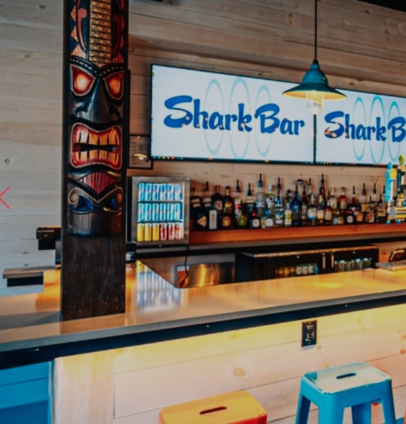 kissimmee-shark-bar-3_668D4890-DFD1-1A9D-18D55BB39F5D8375-668d47aedf6aca7_668d57dd-e21e-2ef1-c0b1143f6362220d.jpg